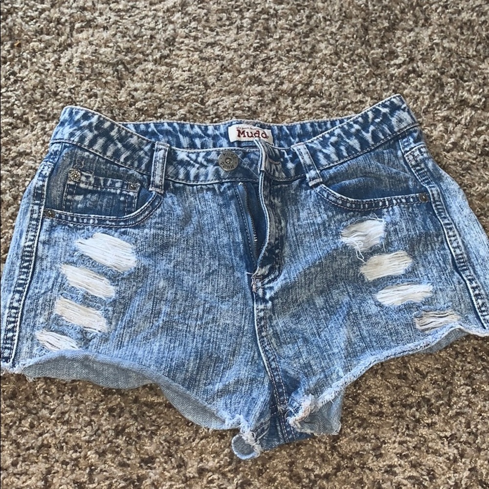 Distressed Jean shorts - Picture 2 of 10